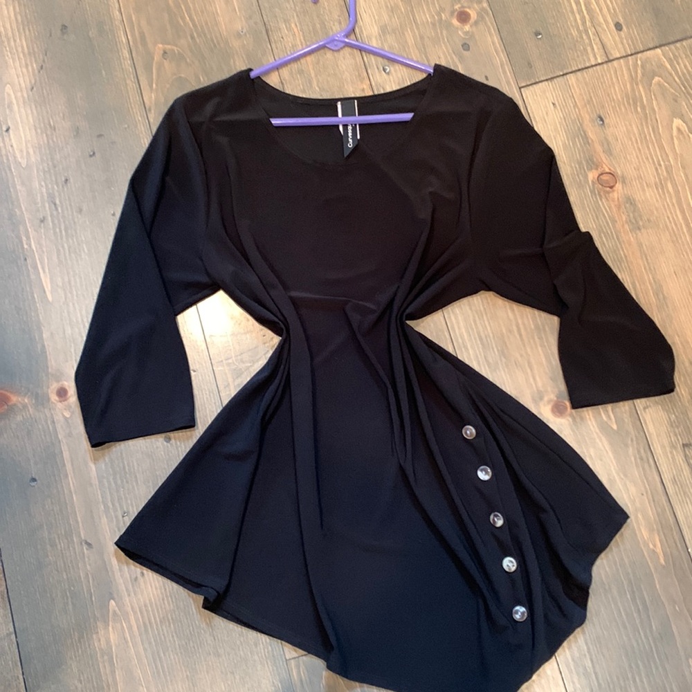 Women’s black tunic style top